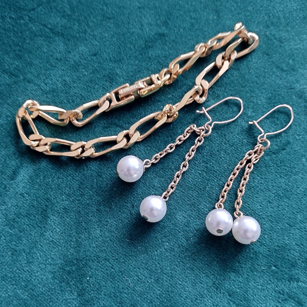 Elegant Vintage Monet Gold-tone Chain Bracelet
